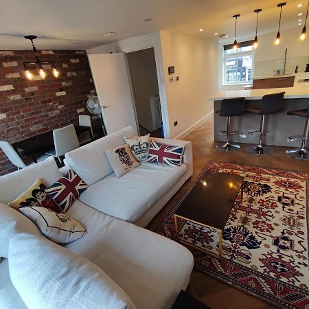 Modern 2 Bedroom Flat With Private Outdoor Terrace London Eksteriør bilde