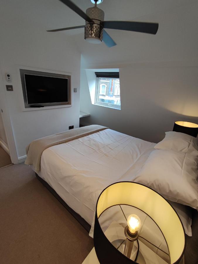 Modern 2 Bedroom Flat With Private Outdoor Terrace London Eksteriør bilde