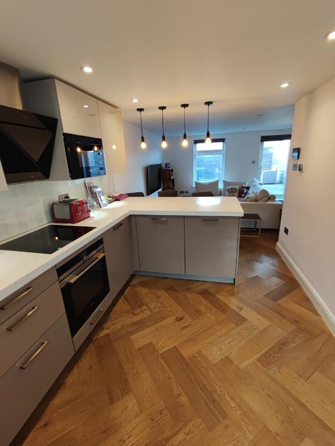 Modern 2 Bedroom Flat With Private Outdoor Terrace London Eksteriør bilde