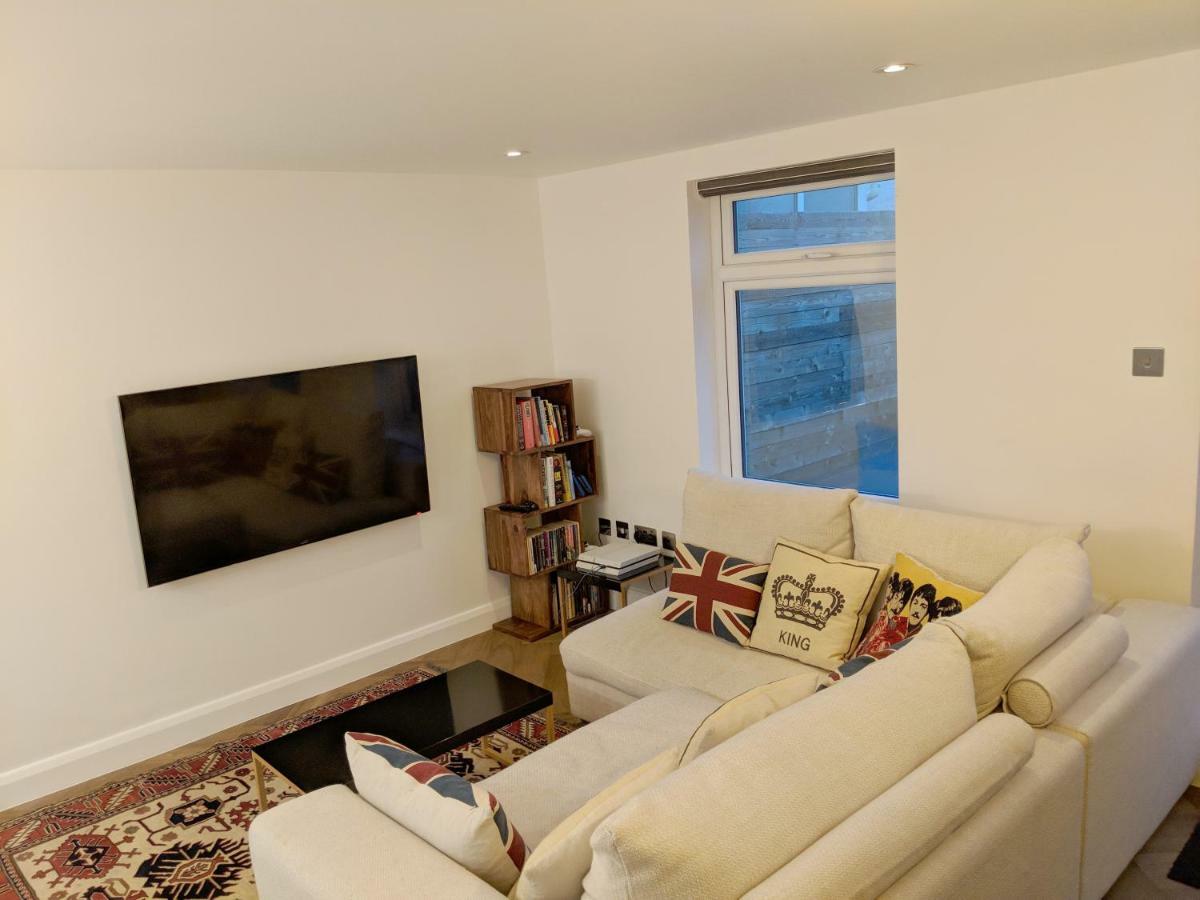 Modern 2 Bedroom Flat With Private Outdoor Terrace London Eksteriør bilde